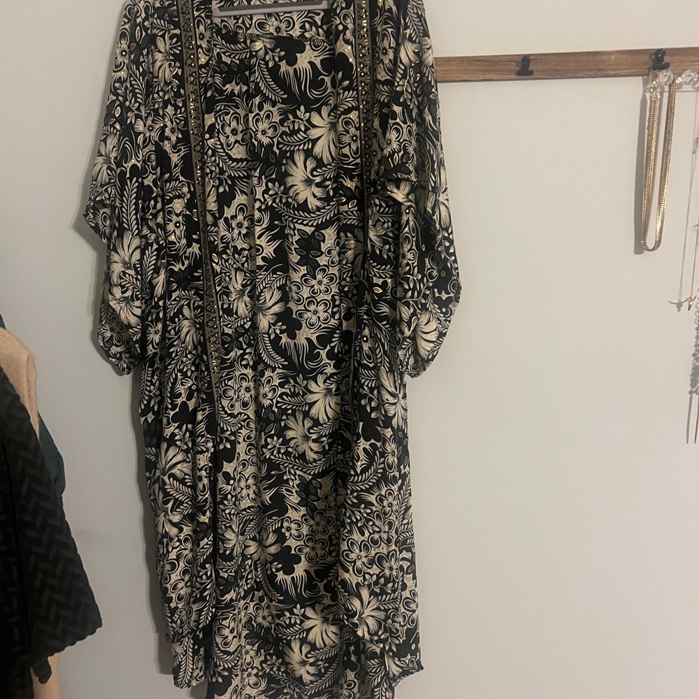 fab'rik Monochrome Floral Kimono